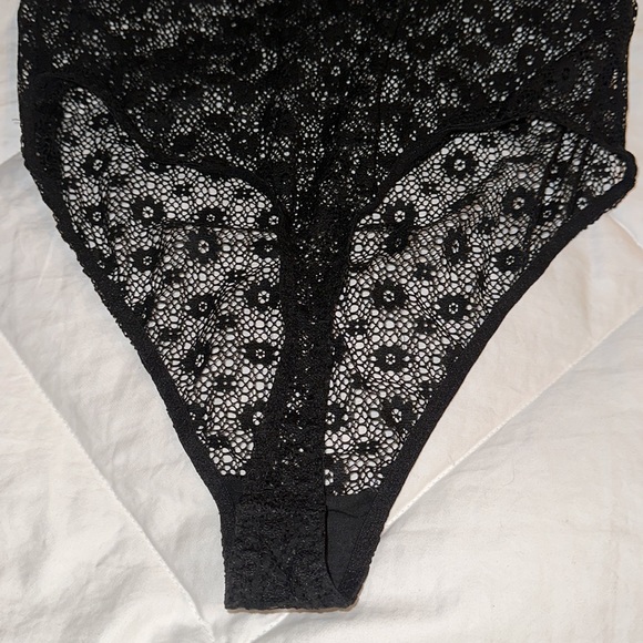 Victoria Secret Black lace bodysuit long sleeve Low Back size M/L Thong back. - Picture 6 of 9